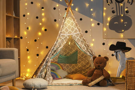 Μια παιδική σκηνή σε παιδικό δωμάτιο