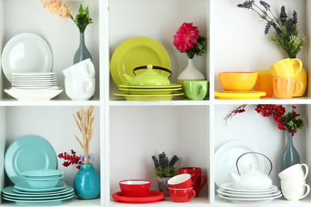 Посуд різних кольорів