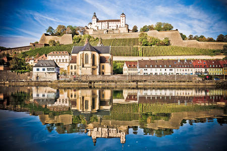 Nábřeží Würzburg a pevnost Marienberg