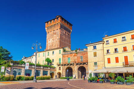 Vicenza'daki Porta Castello Kulesi