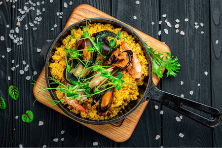 Couscous with mussels