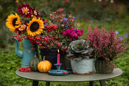 テーブルの上の庭の花