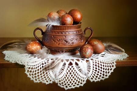 Påskägg i en lerkruka