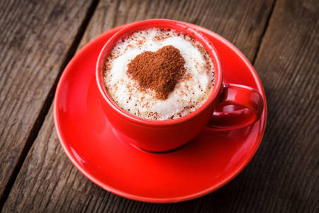 Cappuccino se srdcem na pěně