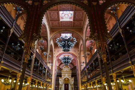 Interior da Grande Sinagoga em Budapeste