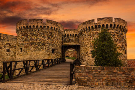Fort van Belgrado bij zonsondergang