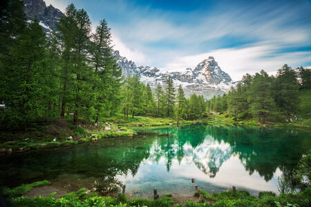 Lac dans les Dolomites