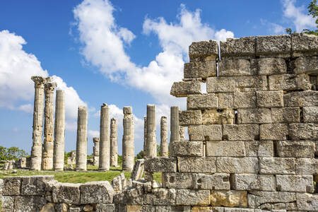 Ruinerna av Zeus tempel i Uzungaburch