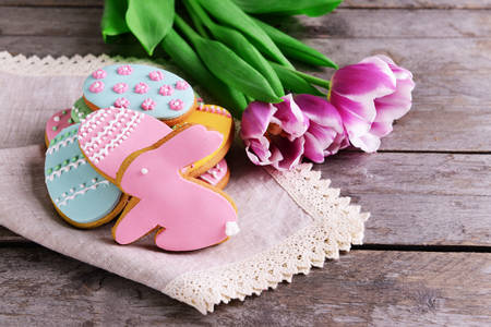 Easter gingerbread on a linen napkin