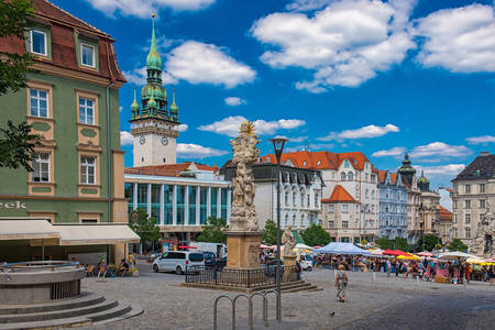 Piazza con vista sul vecchio municipio di Brno