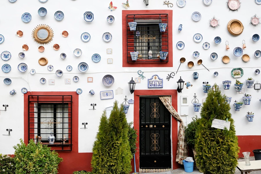 Fachada de casa tradicional en Andalucía