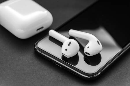 Kablosuz kulaklıklar ve akıllı telefon