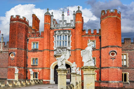 Palatul Hampton Court din Richmond