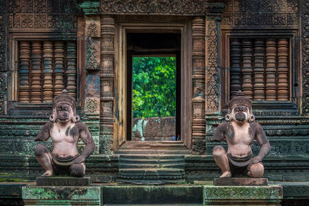 Sculpturi la Templul Banteay Srei