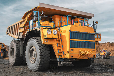 Dump truck