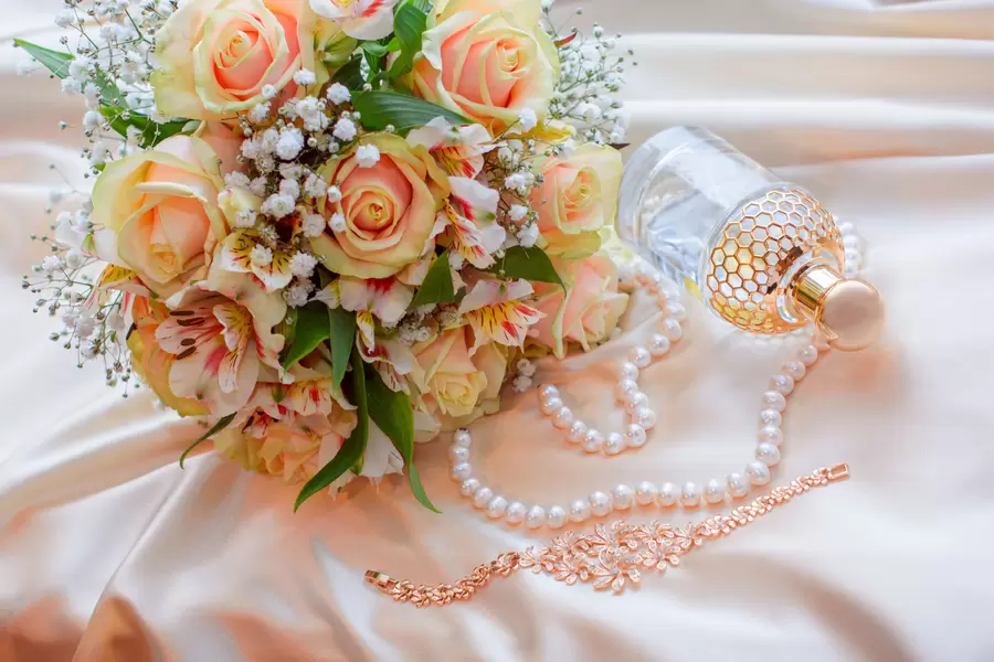 Bouquet of roses, jewelry and perfume
