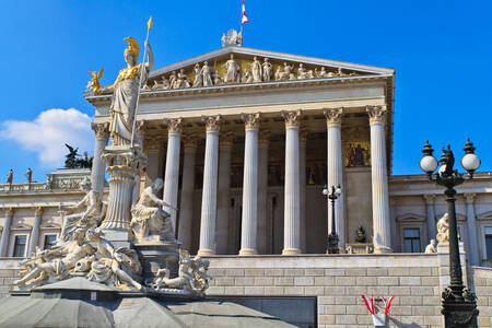 Сградата на австрийския парламент във Виена