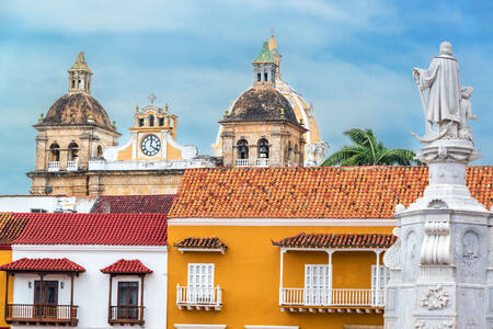 Huizen en kerk in Cartagena