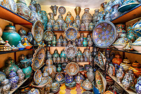 Souvenir plates and jugs