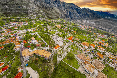 Krujë şehrinin havadan görünümü