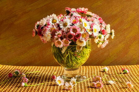 A bouquet of daisies on the table