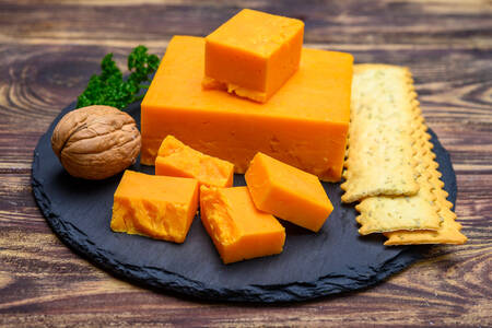 Lešterski sir i krekere