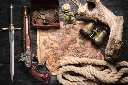 Mapa antigo de tesouro pirata e mosquete