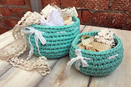 Pizzo in cestini all'uncinetto