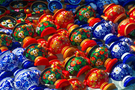 Produtos de madeira com pinturas brilhantes