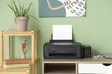 Сучасний принтер на столі