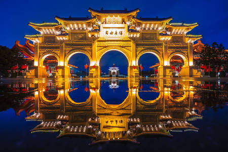 La porte principale de la Place de la Liberté à Taipei