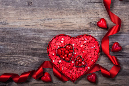 Кутия за бонбони във формата на сърце