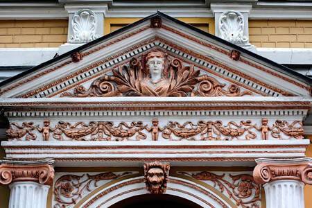 Gevel van een oud gebouw in Kiev