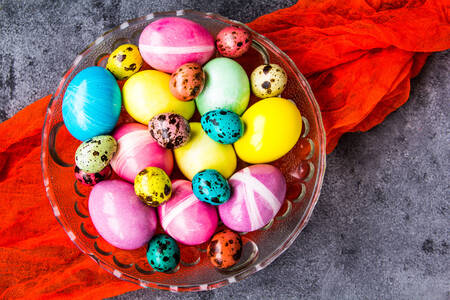 Разноцветные яйца