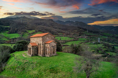 Kirche Santa Cristina de Lena