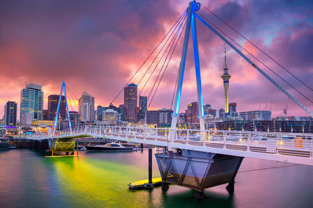 Napkelte felett Auckland