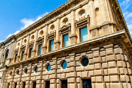 La façade du château de l'Alhambra à Grenade