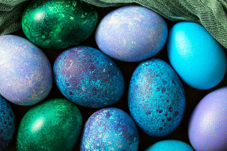 Huevos de pascua verde azul