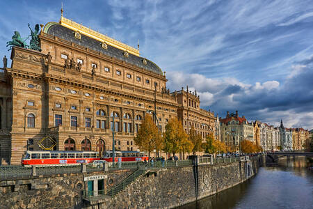 Uitzicht op het Nationaal Theater van Praag