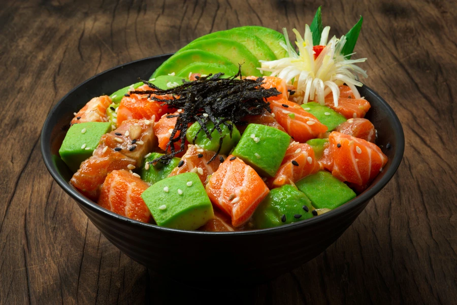 Salada de salmão e abacate