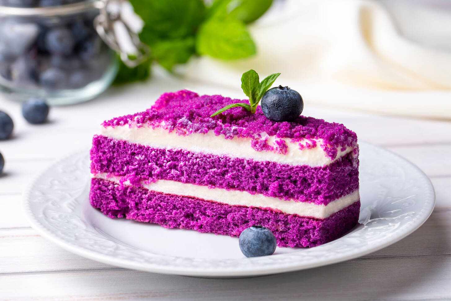 Фиолетовый кусок торта