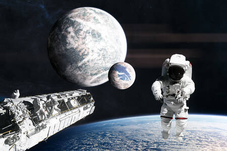 Stația spațială, astronaut și planete