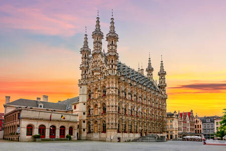 Prefeitura de Leuven ao pôr do sol
