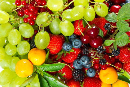 Летние ягоды и фрукты