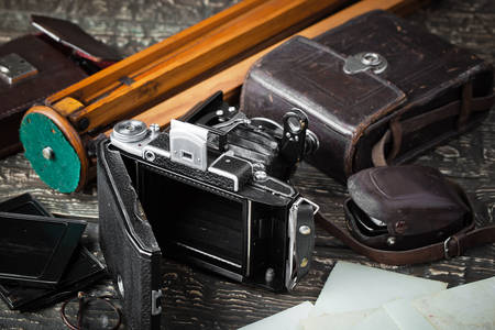 Starý fotoaparát a príslušenstvo