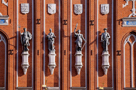 Casa da fachada das cabeças negras em Riga